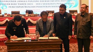 Pimpinan DPRD dan Gubernur Menyetujui Pengesahan Ranperda RPJPD Provinsi Kepri 2025-2045