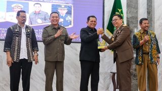 Ansar Ahmad Dinobatkan sebagai Juara Forkopimda Kepri Idol