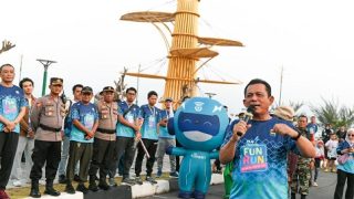 Ansar Ahmad Melepas Ribuan Peserta 5K PLN Mobile Fun Run 2024