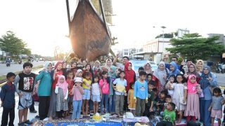 Hj Dewi Kumalasari Piknik Bersama Puluhan Anak, Baca Buku Bareng hingga Main Game