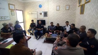 Kapolsek Bintan Utara Bahas Kamtibmas Selama Pilkada dengan Panwascam