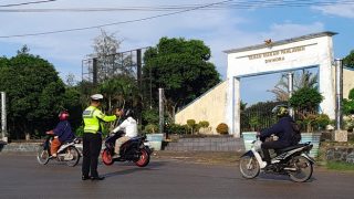 Masih Libur Sekolah, Polisi Tetap Mengatur Lalu Lintas di Pagi Hari