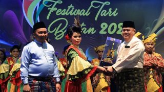 Sanggar Sirih Junjung Toapaya Juara Festival Tari 2024 Tingkat Kabupaten Bintan