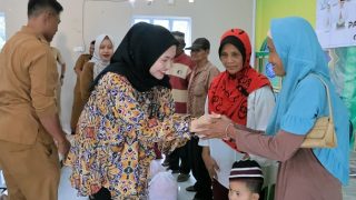 Hafizha Rahmadhani Mendistribusikan Paket Sembako Dhuafa dan Stunting di Desa Gunung Kijang dan Kelurahan Kawal