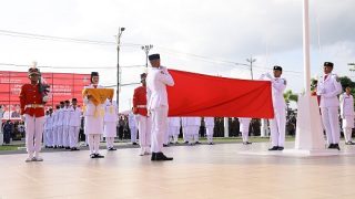 Wakil Gubernur Kepri Marlin Agustina Pimpin Upacara Penurunan Bendera HUT ke-79 RI