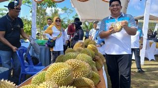 Trekking Gunung Bintan dan Durian Party Diawali Kenduri Bubur Durian serta Senam Sehat
