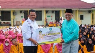 Ansar Ahmad Menyerahkan Hibah Tanah dan Bantuan Dana untuk Poltekkes Kemenkes Tanjungpinang