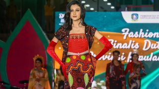 Malam Puncak Dekrafest Kepri 2024 Dimeriahkan Fashion Show Finalis Pemilihan Duta Wastra Kepri