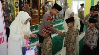 Peringatan Maulid Nabi Muhammad SAW, Kapolres Bintan Menyantuni Anak Yatim