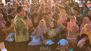 Kampanye di Rimba Jaya, Ansar Ahmad Disambut Riuh, Warga Bernyanyi dan Berselawat