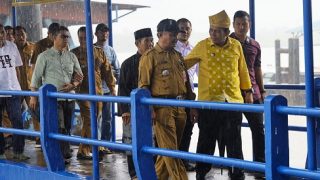 Hujan Deras, Warga Tanjungbatu Antusias Menyambut Kedatangan Gubernur Kepri Ansar Ahmad