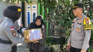 Polres Bintan Memberikan Santunan kepada Warga Terdampak Bencana Angin Kencang