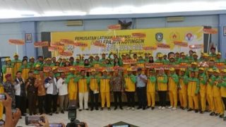 Adi Prihantara Melepas Kontingen Kepri ke PON XXI Aceh-Sumut