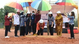 Hj Dewi Kumalasari Mengawali Pembangunan Pabrik Pengolahan Ikan dan Cold Storage PT BIG