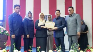 Plt Bupati Bintan Menyampaikan Ranperda Perubahan Ketiga Susunan Perangkat Daerah