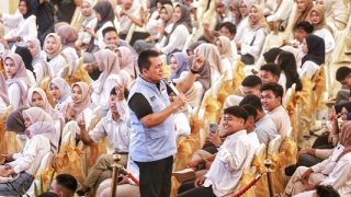 Ansar Ahmad Memaparkan Komitmen Membangun Generasi Muda Kepri kepada Ribuan Gen Z