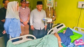Pasien di RSUD Natuna Terharu Dikunjungi Cen Sui Lan dan Jarmin Sidik