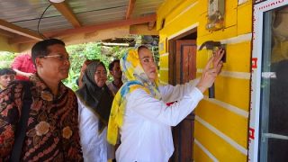 Memenuhi Janji, Cen Sui Lan Bangun 21 Unit Toilet dan Berikan 42 Meteran PLN Gratis di Desa Gemuruh