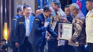 Muhammad Firmansyah MPKK Karimun Menerima Penghargaan dari Karang Taruna Nasional