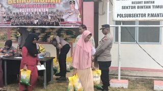 Polsek Bintan Timur Bikin Program Beras Murah di Daerah Pulau