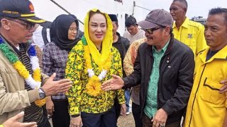 Tidak Kalah dengan Pulau Serasan, Warga Pulau Subi Berduyun-duyun Menyambut Cen Sui Lan dan Jarmin Sidik