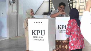 Nyoblos di TPS 38, Bupati Bintan Ajak Masyarakat Datang ke TPS