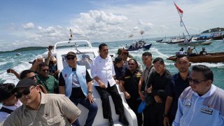 Wow! Ratusan Perahu Nelayan Pulau Terong Batam Menyambut Ansar-Nyanyang di Kampanye Terakhir