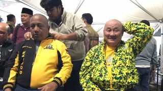 Tokoh Golkar Menggunduli Kepala, Ansar Ahmad dan Nyanyang Menang