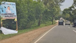 Warga Prihatin, Ratusan Baliho Kampanye Ansar-Nyanyang dan Amsakar-Li Claudia Dirusak