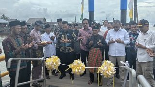 Gubernur Kepri Menghadiahkan Dermaga Apung HDPE untuk Masyarakat Kecamatan Durai Karimun