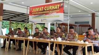 Kapolres Bintan Jumat Curhat di Malang Rapat, Warga Mengusulkan Sosialisasi Rekrutmen Anggota Polri di Sekolah