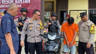 Polsek Bintan Utara Menangkap Pelaku Curanmor, Modusnya Pura-pura Ganti Kontak Motor