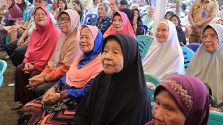 Warga Minta Roby Kurniawan Melanjutkan Program BLT Lansia