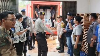 Polres Bintan Mengawal Pendistribusi Logistik Pilkada ke Kecamatan Tambelan
