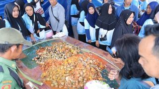 Semarak Hari Jadi Ke-76 Kabupaten Bintan, Pengudang Seafood Festival Menampilkan Menu Kerang Tumpah