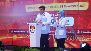 Sempat Gerogi Sebelum Debat Publik, Roby-Deby Buat Program Nikah Gratis