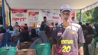 Ketua RT Tualang Rindu Curhat ke Cen Sui Lan Soal Jalan ke Kantor Desa Sebadai Ulu