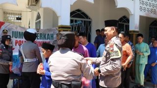 Berbagi Jumat Berkah, Wakapolres Bintan Kompol Eri Sujati Ajak Warga ke TPS Tanggal 27 November