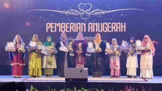 Peringatan Hari Ibu ke-96 Tingkat Provinsi Kepri Diwarnai dengan Peluncuran Buku Air Tangan Ibu
