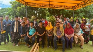 Cen Sui Lan dan Jarmin Sidik Mengunjungi Masyarakat Klarik dan Segeram Usai Pleno KPU Natuna