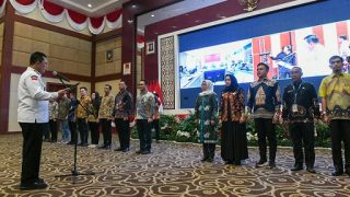 Gubernur Kepri Mengukuhkan Pengurus FKIJK Kepri dan TPAKD Tiga Wilayah