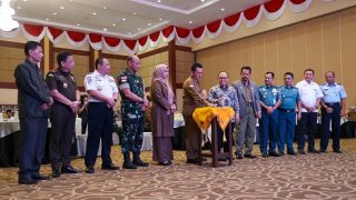 Gubernur Kepri Menyerahkan DIPA dan TKD Kepri 2025 Secara Digital, Totalnya Rp15,94 Triliun