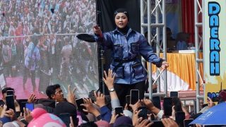Jenita Janet Manggung di Gebyar Pajak Daerah 2024, Pelajar SMA Dapat Sepeda Motor Bupati Bintan