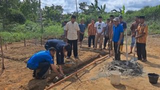 PWI Bintan Memulai Pengerjaan Program Bedah Rumah HPN 2025 di Ekang Anculai