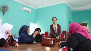 Bintan Resorts Meningkatkan Ekonomi Warga Pengudang Melalui Pengolahan Resam Menjadi Cendera Mata Berkelas Dunia
