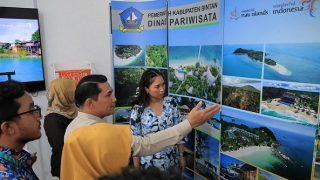 Wamenpar RI Ni Luh Puspa Meresmikan TIC Pusat Informasi Pariwisata Bintan