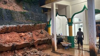 Sementara, 53 KK Warga Tambelan Terkena Banjir dan Tanah Longsor