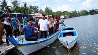 Dikabulkan Pemerintah Pusat, Roby Kurniawan Menyerahkan 20 Kapal Nelayan, Tahun 2025 Disediakan 30 Unit