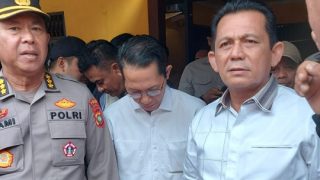 Ansar Ahmad dan Amsakar Turut Memantau Evakuasi Korban Longsor di Tiban Koperasi Batam