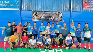 Foto Kapolres Bintan dan Insan Pers Mengawali HPN 2025 dengan Pertandingan Persahabatan Badminton